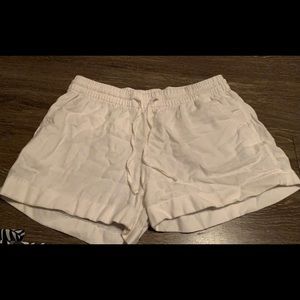 White old navy shorts super cute